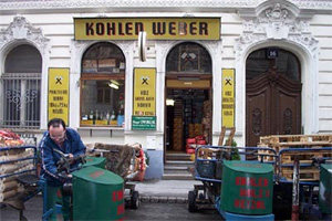 Kohlen-Weber, Brennstoffhandlung in Wien 7., Kandlgasse. Aufgenommen 2006. Bild: WEBSCHOOL