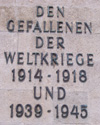 Gedenktext an die Gefallenen der Weltkriege am Wiener Neustädter Dom Bild: WEBSCHOOL