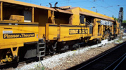 Plasser + Theurer Gleisbaumaschine. Vorderer Teil. Bild: WEBSCHOOL; 23. April 2007, Bahnhof Heiligenstadt