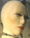 Puppenkopf mit Gesichtsmaske - Bild: WEBSCHOOL; Wien - Herrengasse am 3. Mai 2014