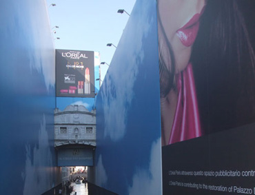 L´OREAL-Werbung, Venedig, Seufzerbrücke + Dogenpalast. "IL CIELO DEI SOSPIRI" (Ein Seufzer zum Himmel) August 2011. Bild: WEBSCHOOL